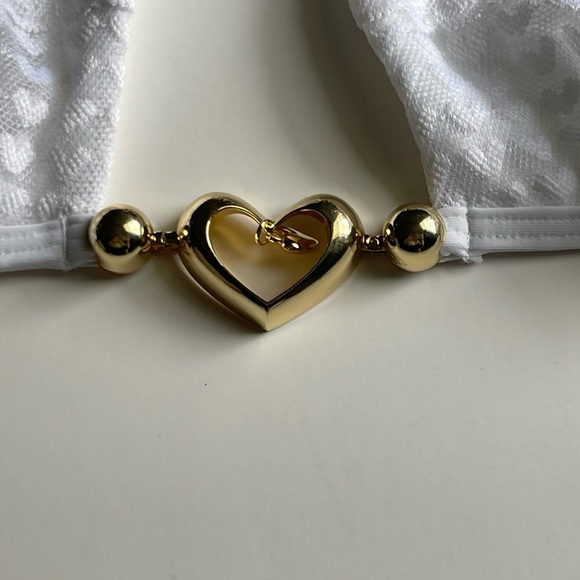 NWT BEACH BUNNY
White RIO STRAPPY BRALETTE-Bikini Top with Gold Heart Detail - Picture 4 of 10
